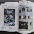 Deux pages ouvertes à l'intérieur de l'édition révisée, montrant les personnages de l'OAV Last Order.
