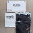 Script du film, boîte FF7 International et un t-shirt
