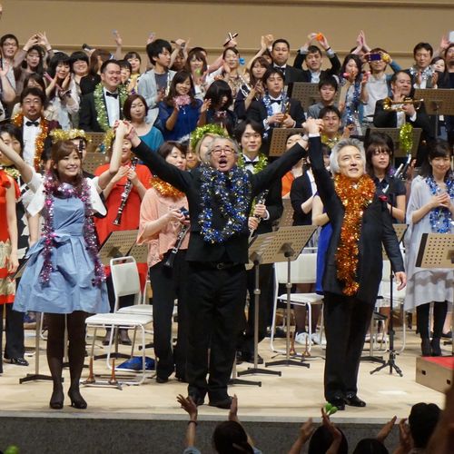Nobuo Uematsu and Hiroyasu Matsumoto saluting the public
