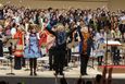 Nobuo Uematsu et Hiroyasu Matsumoto saluant le public