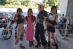 Cosplayers de Final Fantasy VII : Yuffie, Aerith, Cloud et Tifa