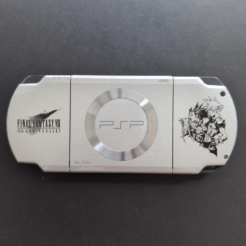PSP arrière avec illustrations FF7
