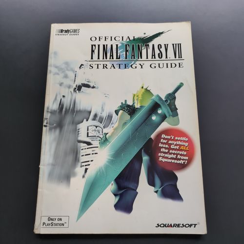 Couverture avant du livre avec Cloud et le logo de Final Fantasy VII.