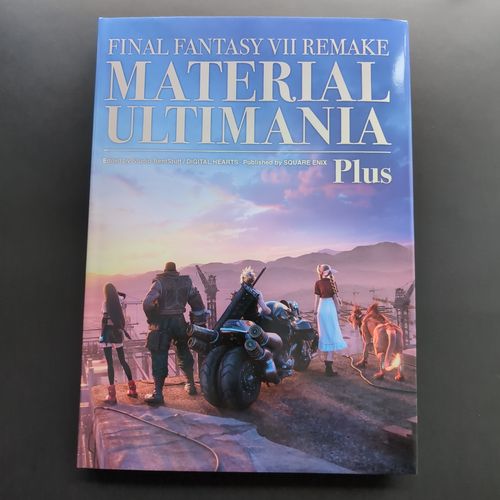 Couverture avant du livre avec Cloud sur sa moto, Red XIII, Aerith, Barret et Tifa regardant tous l’horizon.
