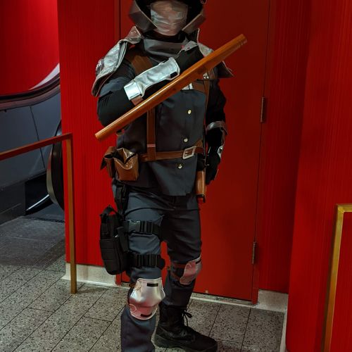 Someone cosplaying a Shinra recruit