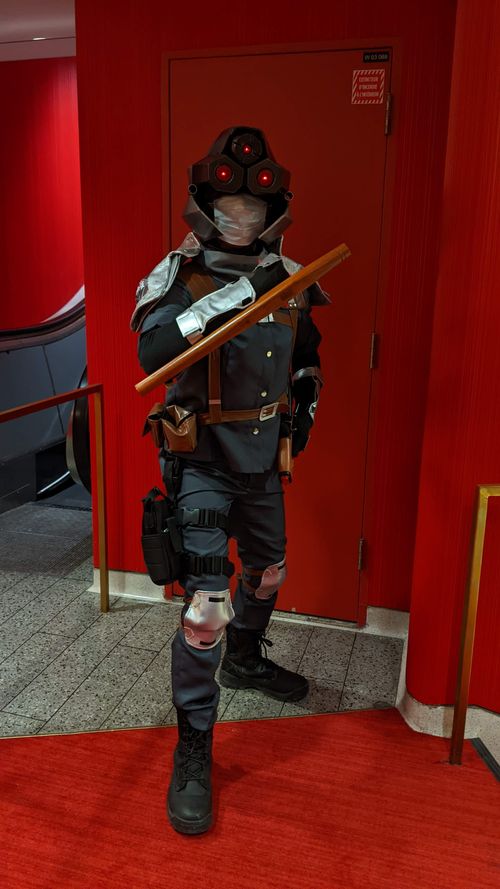 Someone cosplaying a Shinra recruit